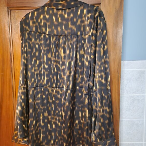 Torrid Madison Satin Button-Up Long Sleeve Shirt Sz 3 - Picture 4 of 5